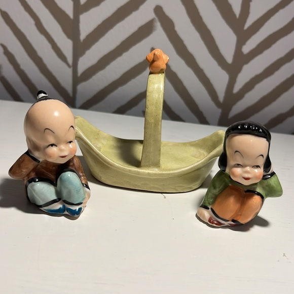 Vintage Ceramic Maruri Salt & Pepper Shaker Set, 3-Piece w/ Original Boat - Picture 2 of 5
